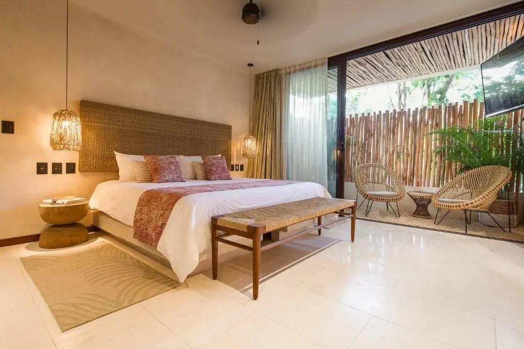 Deluxe Double room with garden view (full double bed)