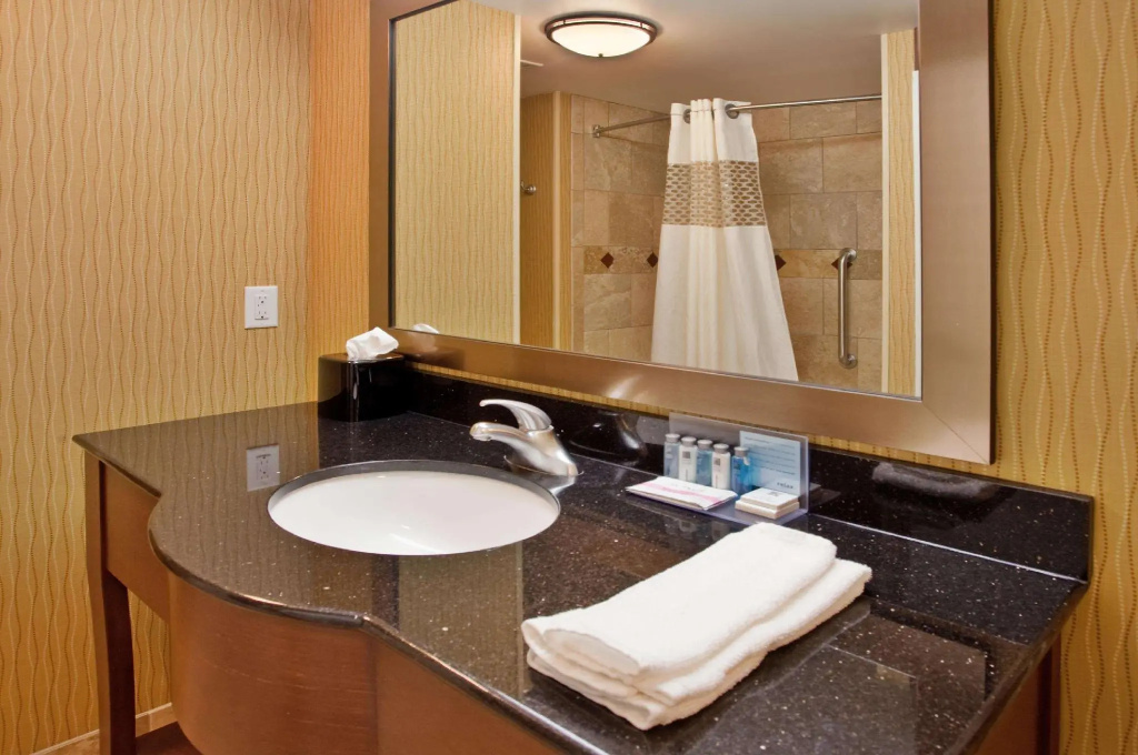 Double Suite (full double bed)