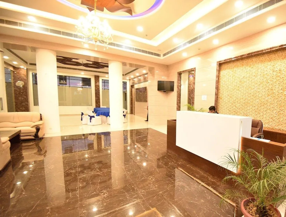Lobby & Reception