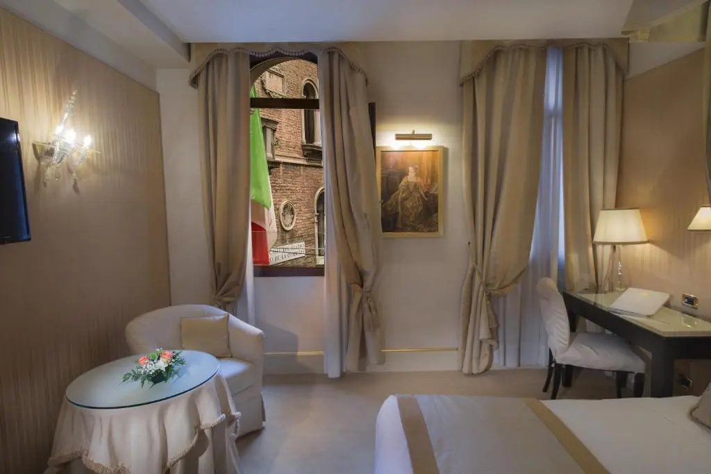Hotel A LA Commedia - Chambres