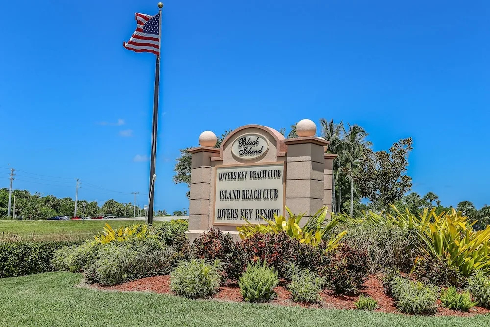 Lovers Key Resort 704