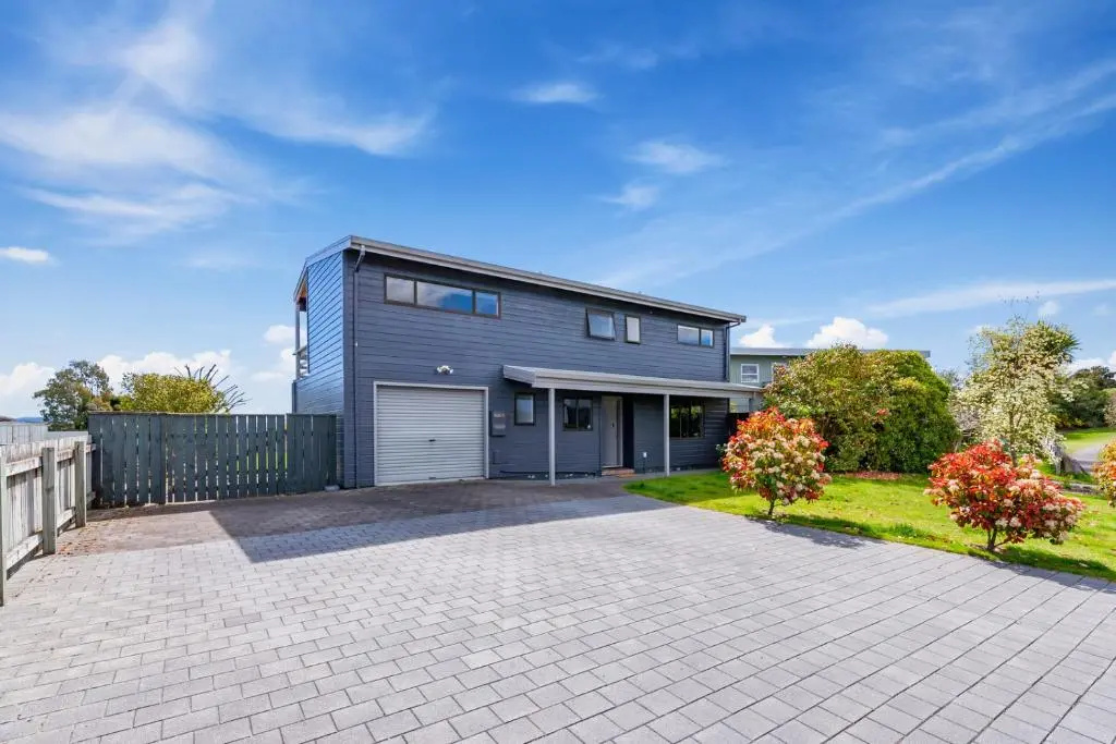 Blue Velvet Cottage - Lake Taupo Holiday Home