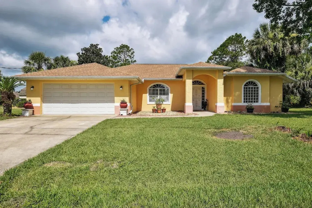 Palm Coast Escape: Screened Lanai, Saltwater Pool!