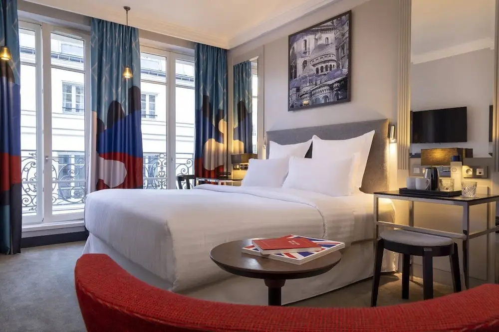 Hôtel Les Matins de Paris & Spa 82