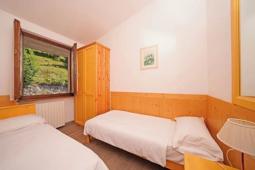 2 Bedrooms Comfort Apartment with balcony and with lake view