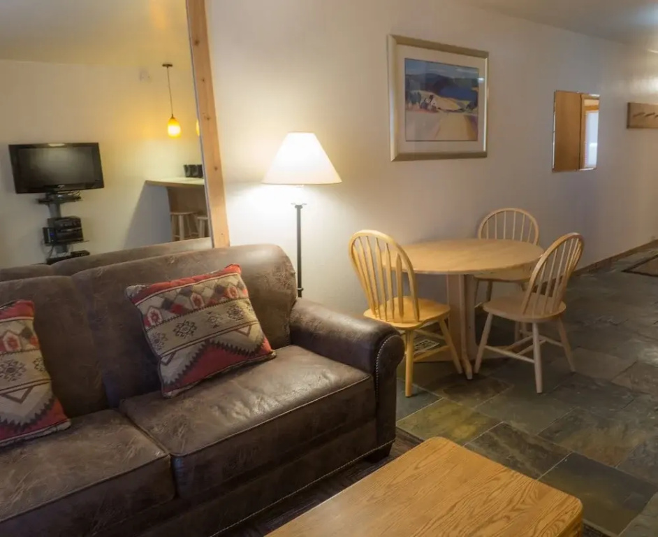 4025 Ski Trails