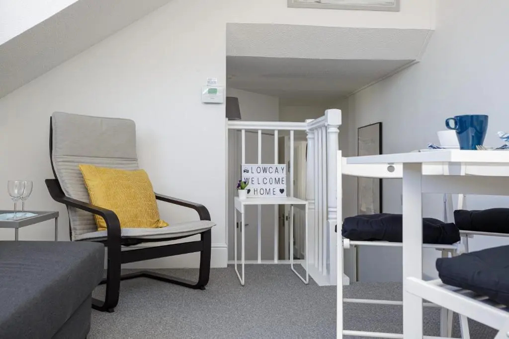Stopover at LOWCAY APARTMENT C great for workers and groups