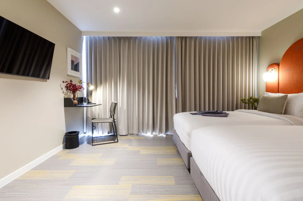 Отель Benjarong Hotel Bangkok в Бангкоке