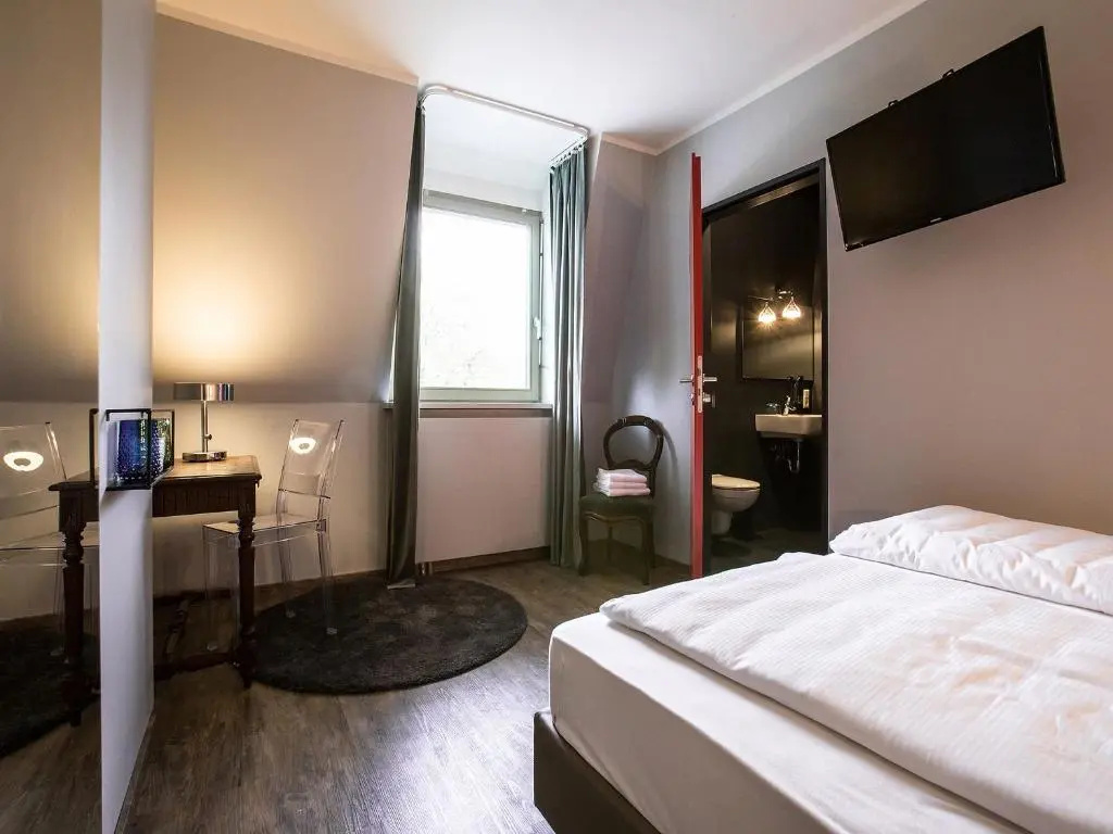 Standard Double room (full double bed)