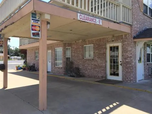 Lake Shore Motel