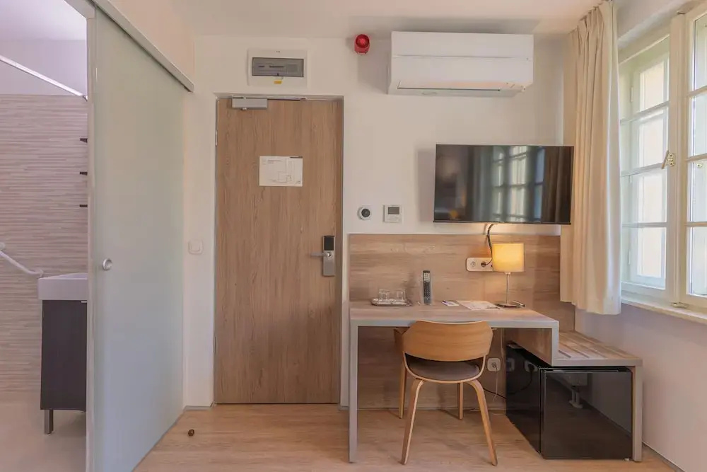 Comfort room