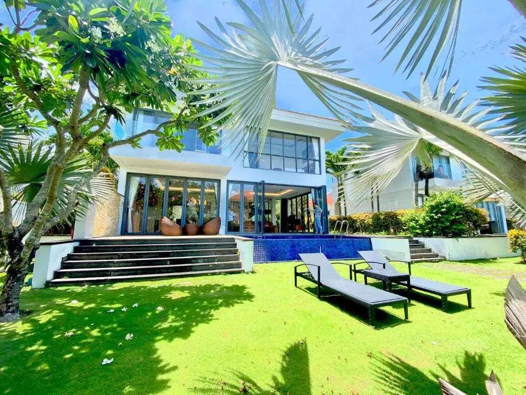 Villa with garden view
