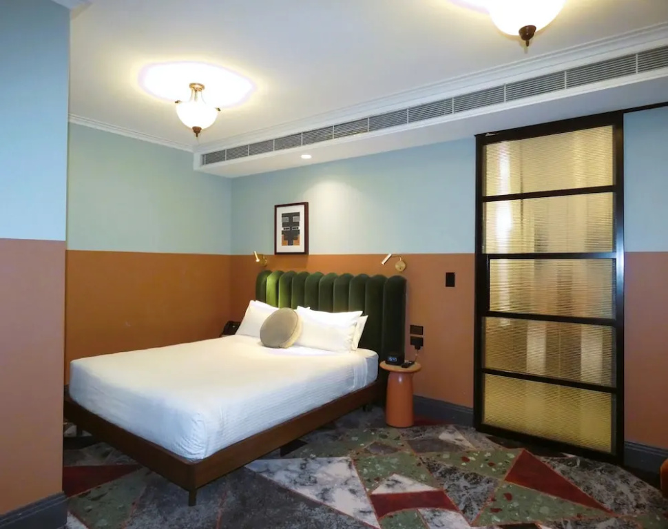 Double Suite (full double bed)