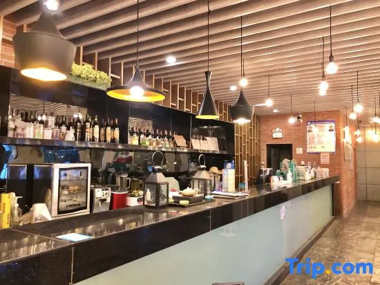 Food & Beverage