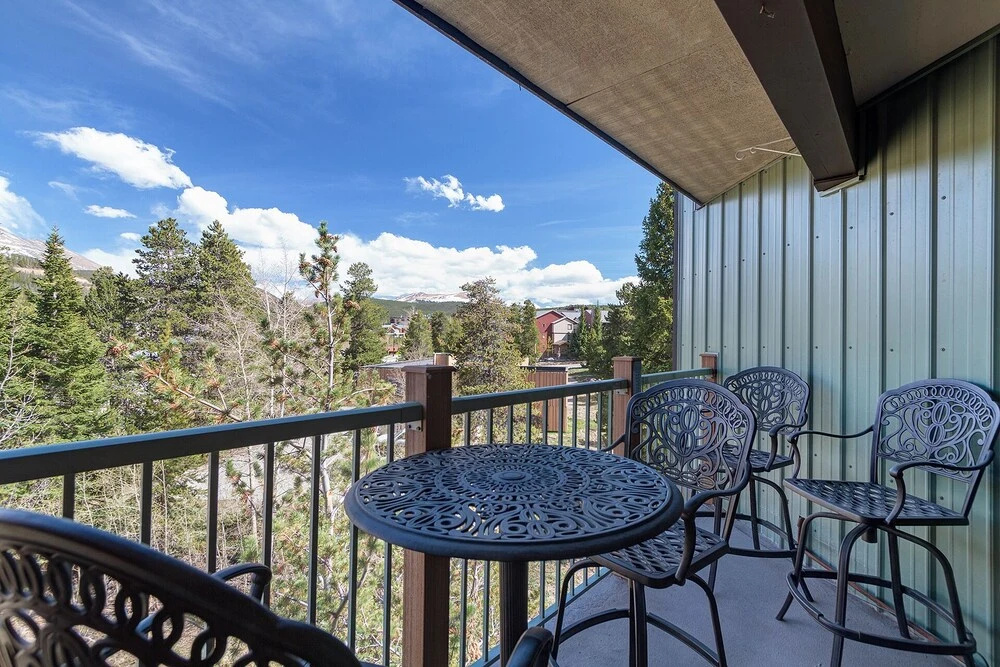 #1788 Sawmill Creek Condos 2 Bed Ski-in, Prime Downtown Location