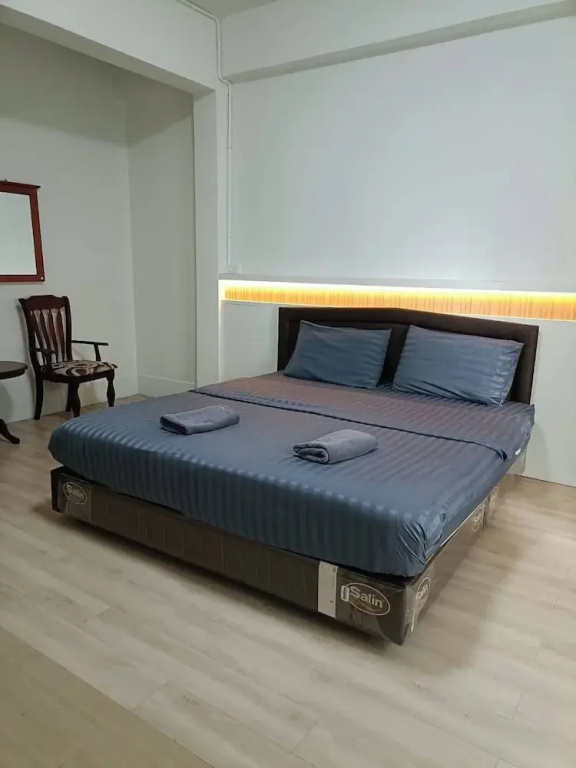 Standard Double room with balcony (full double bed)