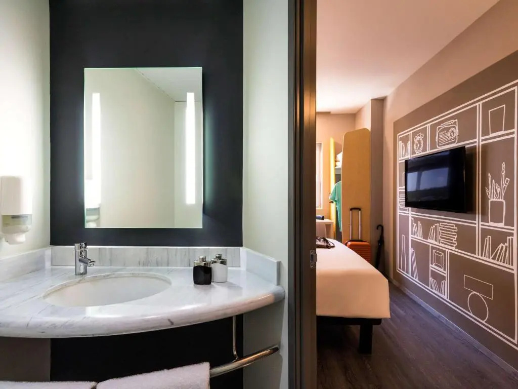 Standard Double room (full double bed)