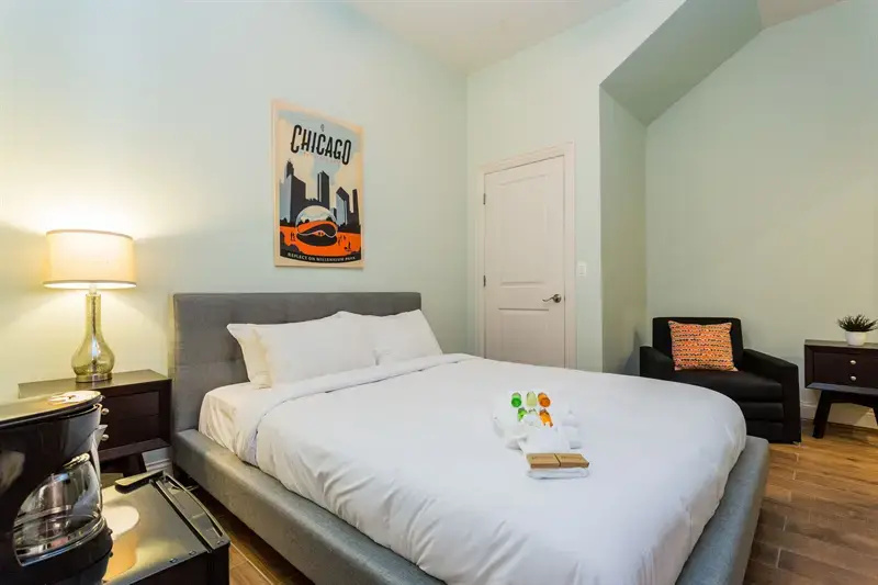Smart Studio in Lincoln Park by Sonder