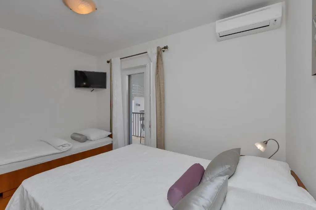 Standard Double room with balcony (full double bed)