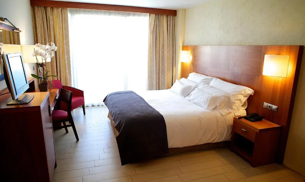 Double room (full double bed)