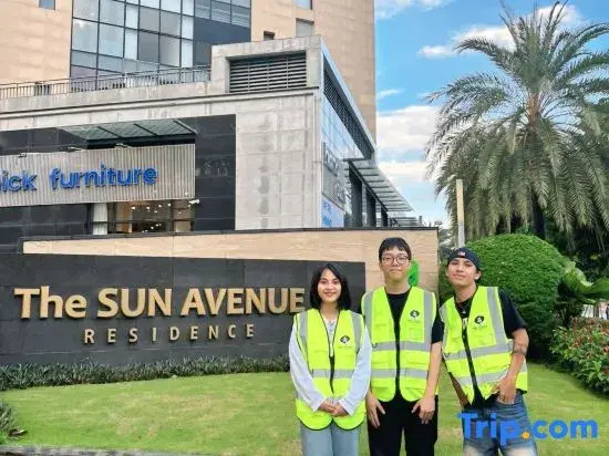 The Sun Avenue - Lalaland & Chill Sky Pool