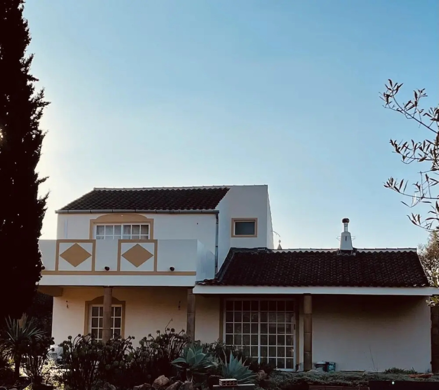 Casa Colinas Roxas by Portucasa