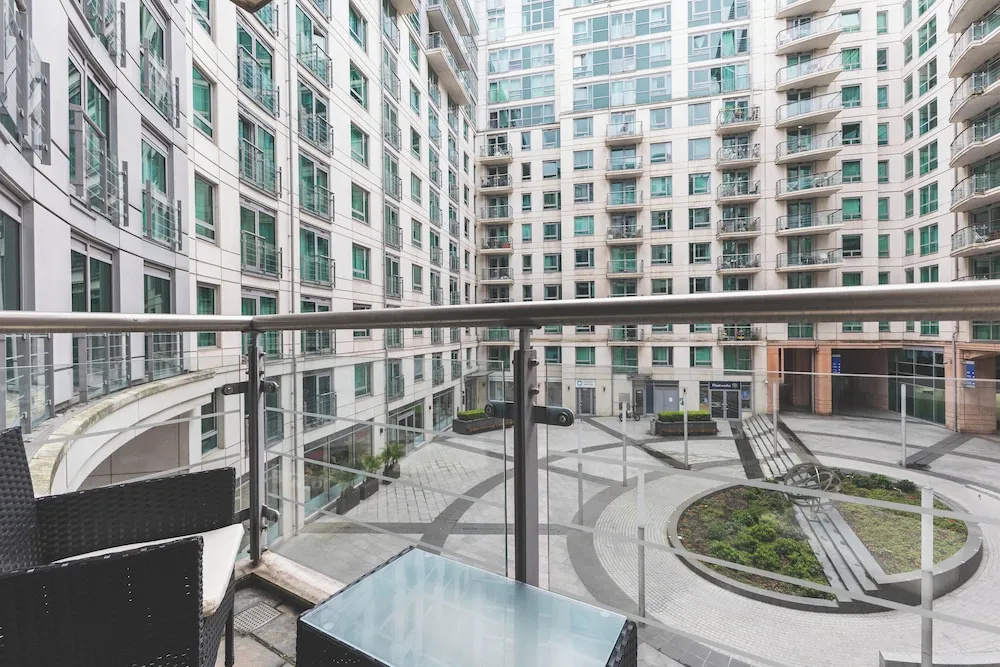 Deluxe Two-Bedroom Vauxhall Apartment