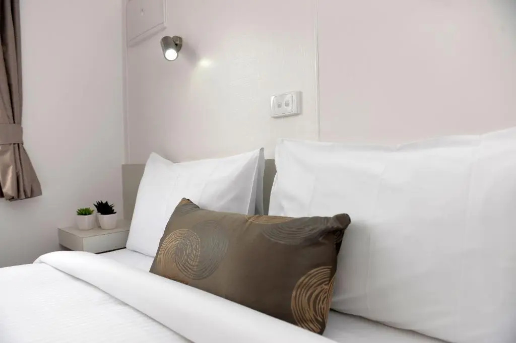 Deluxe Double room (full double bed)