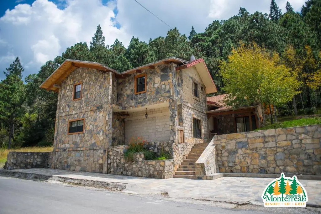 4 Bedrooms Cottage