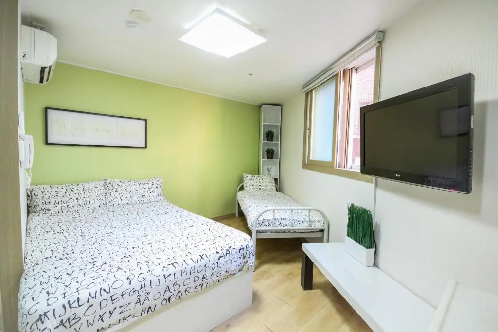 Standard Triple room