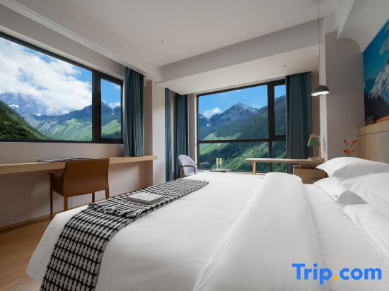 Standard Double room with lake view (full double bed)