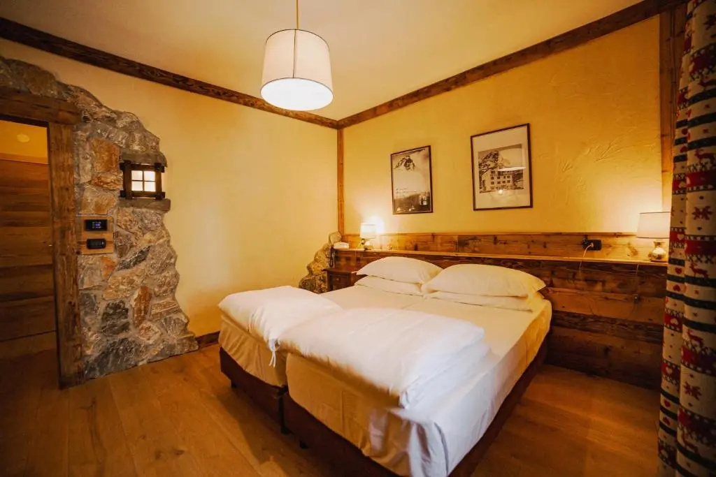 Standard Double room (full double bed)