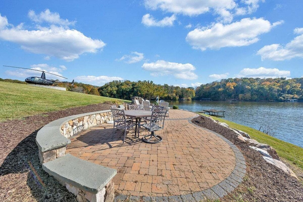 Paradise Point - Lakefront Home With Private Dock!