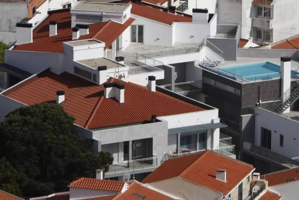 ALTIDO Nazare 3-BR Flat w/Terrace & Rooftop Pool