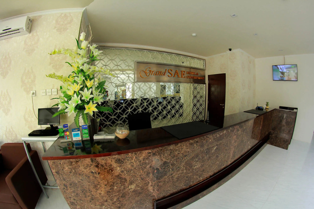 Lobby & Reception