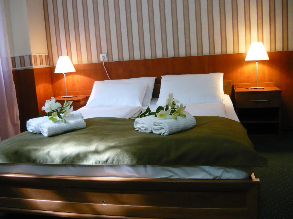 Double room (full double bed)