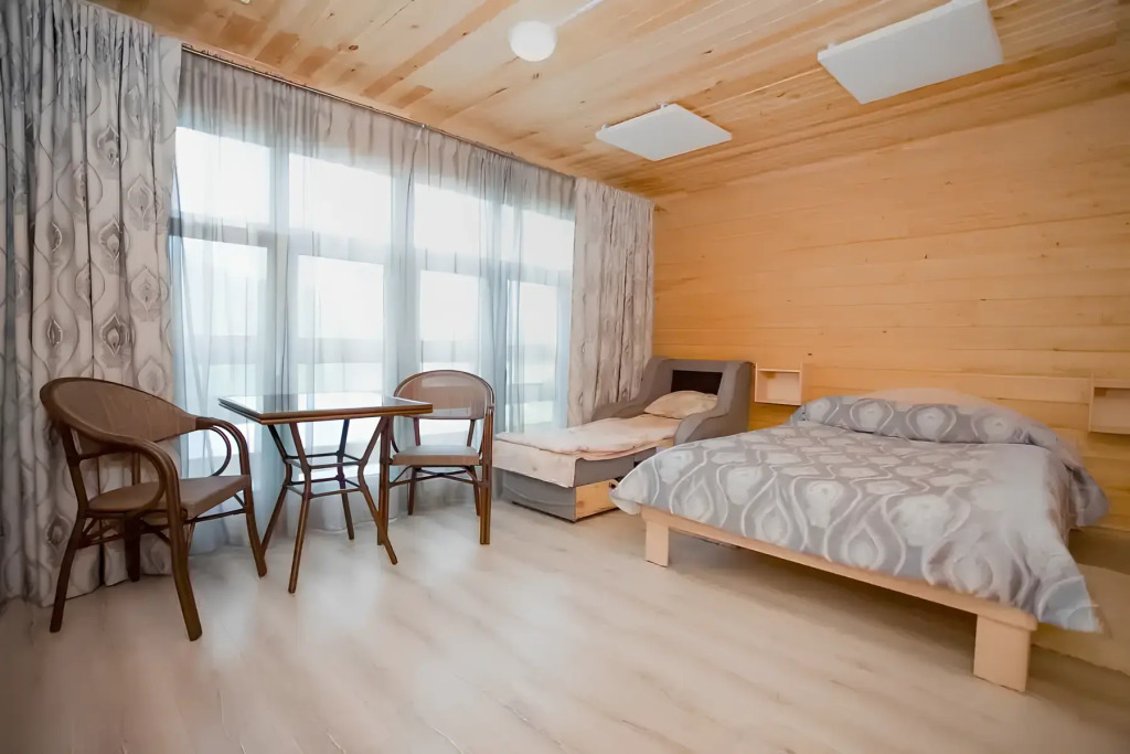 Коттедж с видом на озеро в Горное озеро