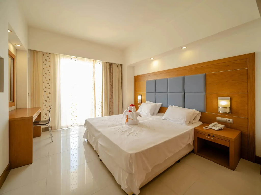 Double room with land view (twin beds)