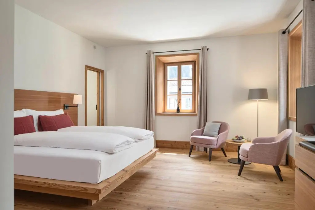 Deluxe Double room (full double bed)