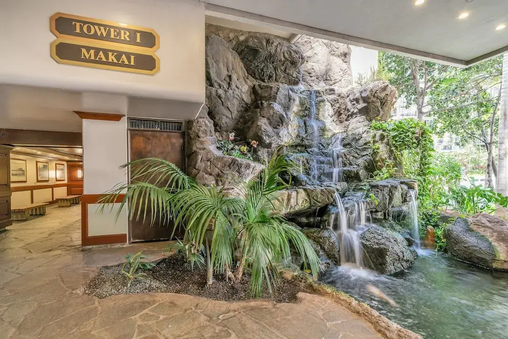 Excellent Diamond Head View Condo - Remodeled, Free Parking!