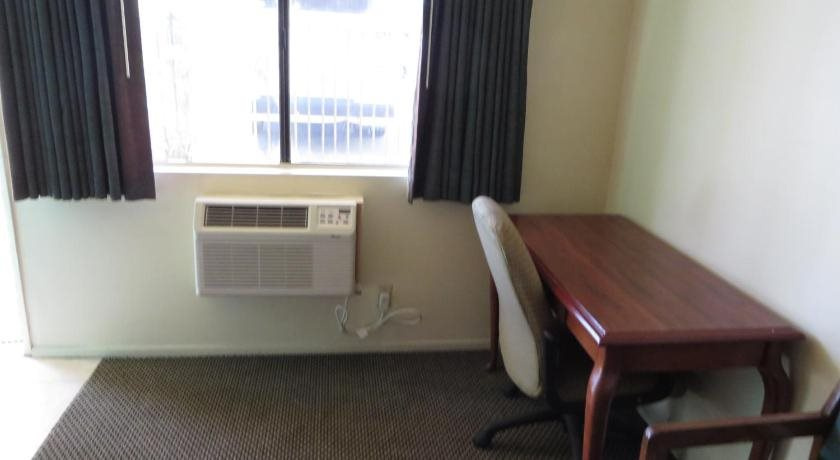 Motel 6 Lake Elsinore, CA