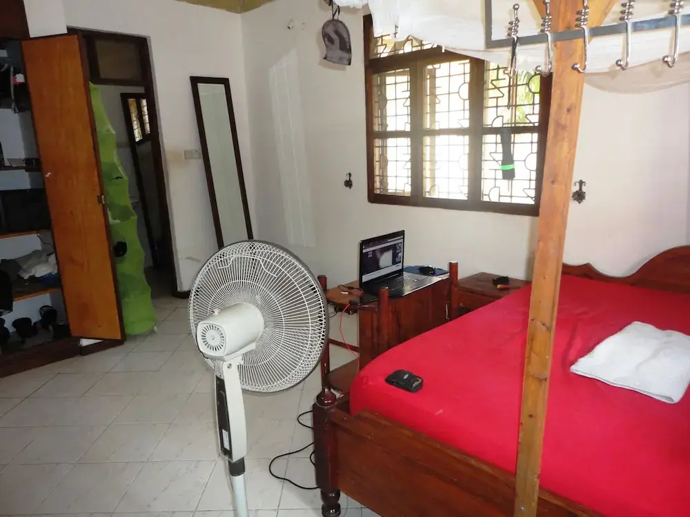 Economy room