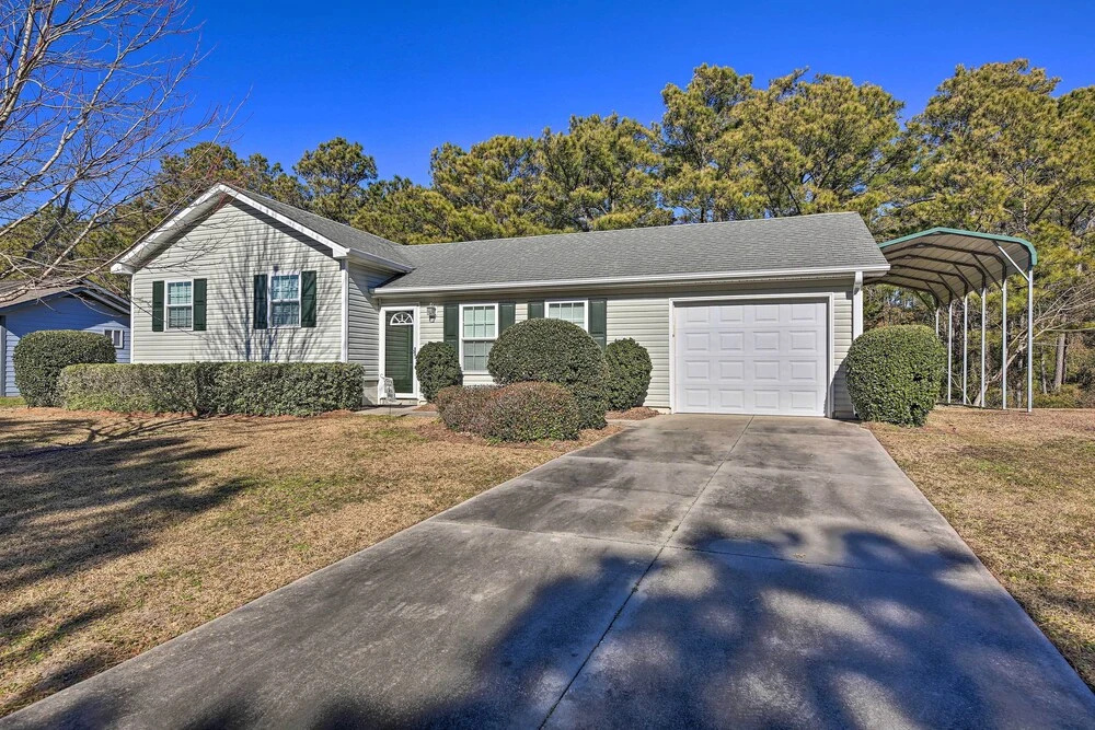 Beaufort Pad w/ Patio: 3 Blocks to Waterfront!