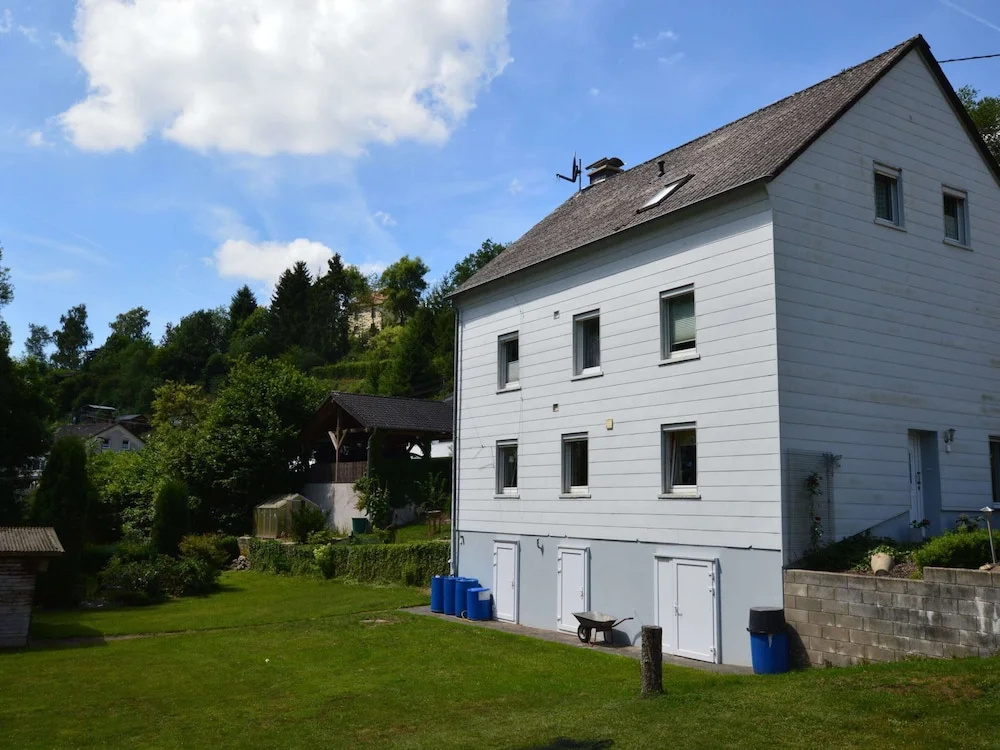 Waxweiler Flat Near City Center