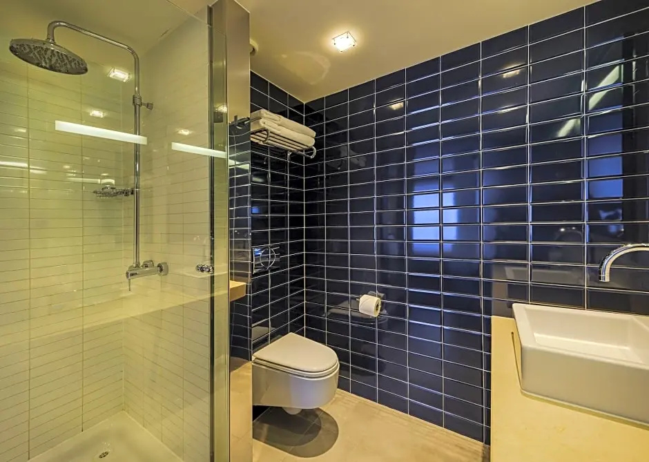 Double Suite (full double bed)