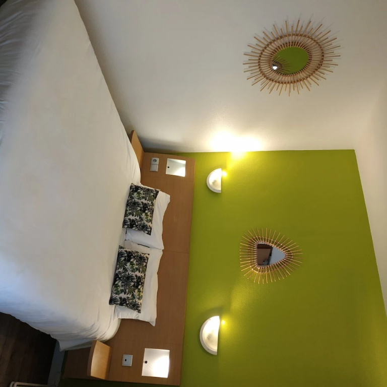 Standard Double room with city view (full double bed)