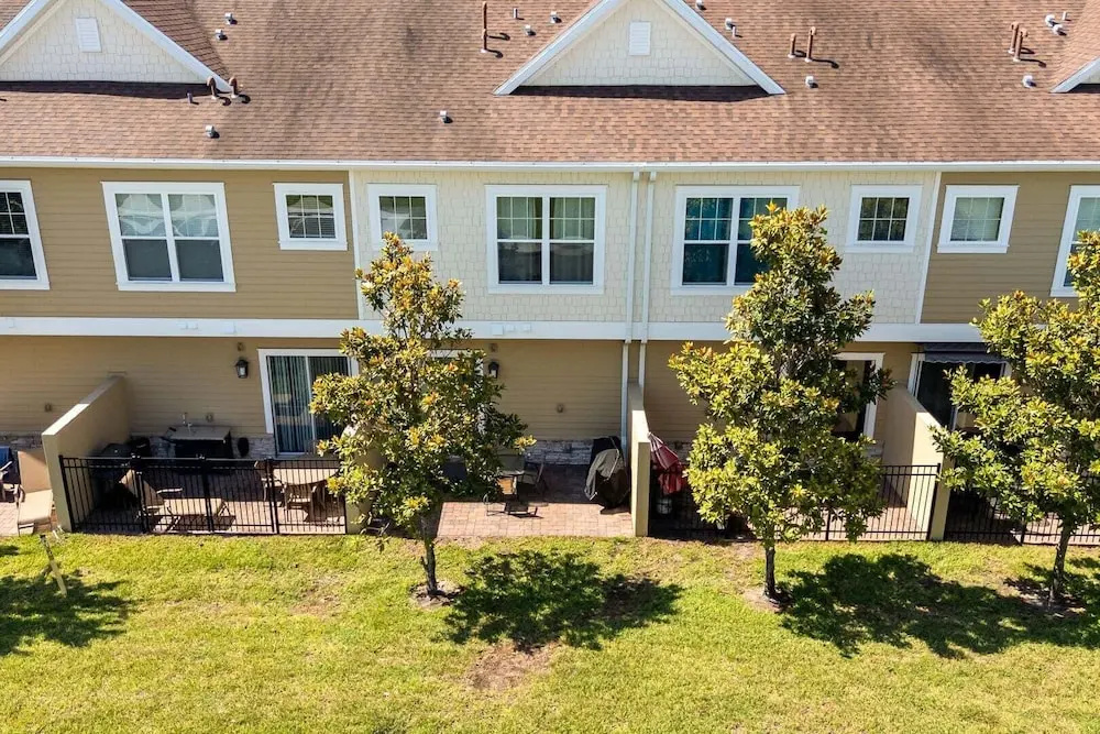Townhouse 4 Bedrooms 5 Min to Disney!