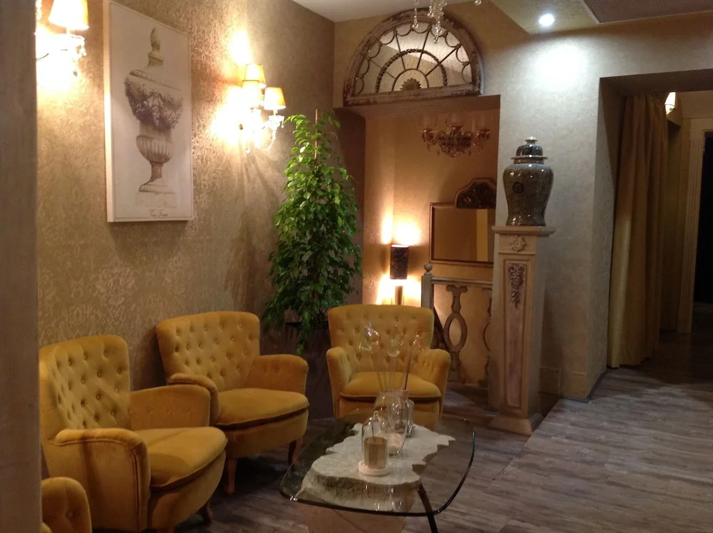 Lobby & Reception