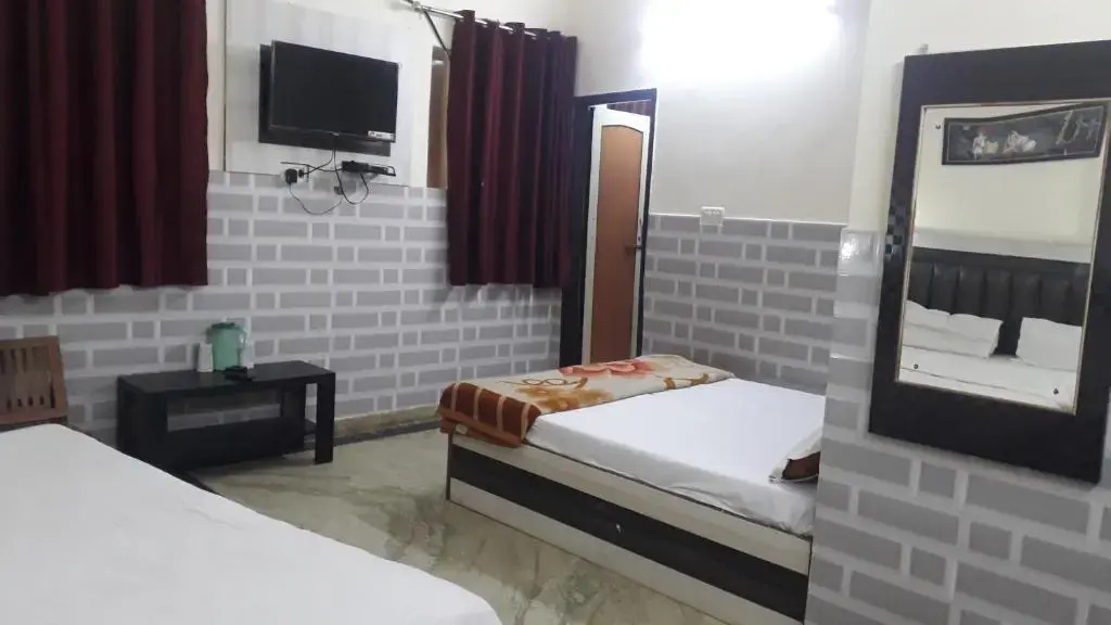 Deluxe Double room (full double bed)