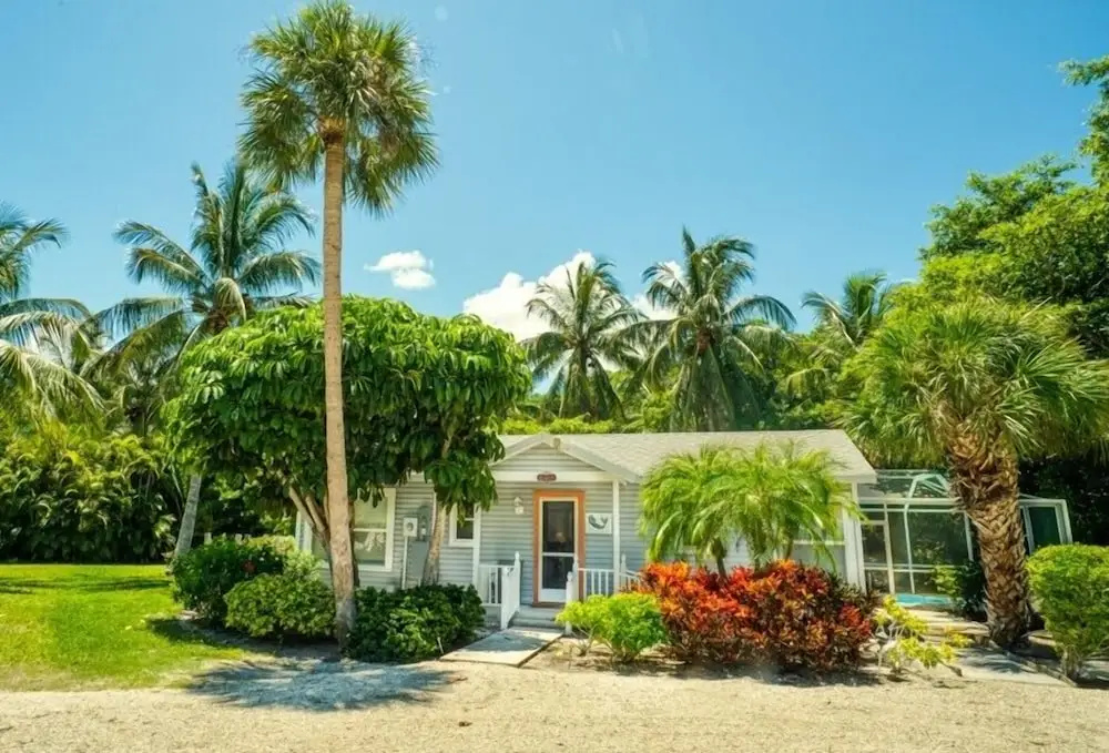 Baywatch Cottage 2 Bedroom Home by RedAwning